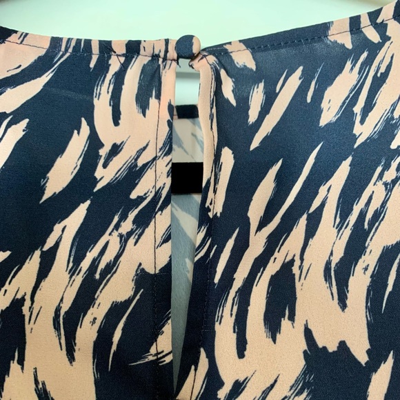 SALE💞NWT TAILORED GORGEOUS ALI & JAY BLOUSE. STRATEGIC DARTS FOR A PERFECT FIT. - Picture 5 of 11